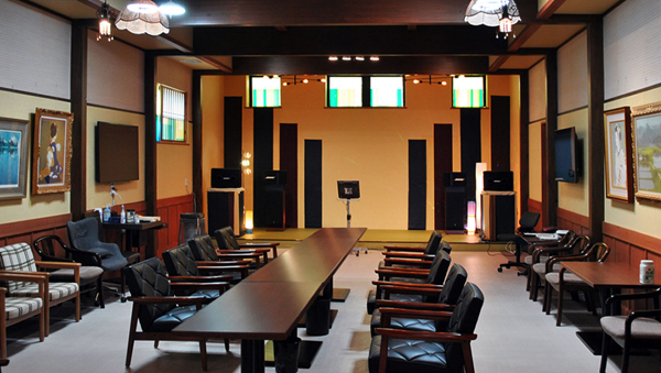 秋田県湯沢市のカラオケギャラリーあじさい